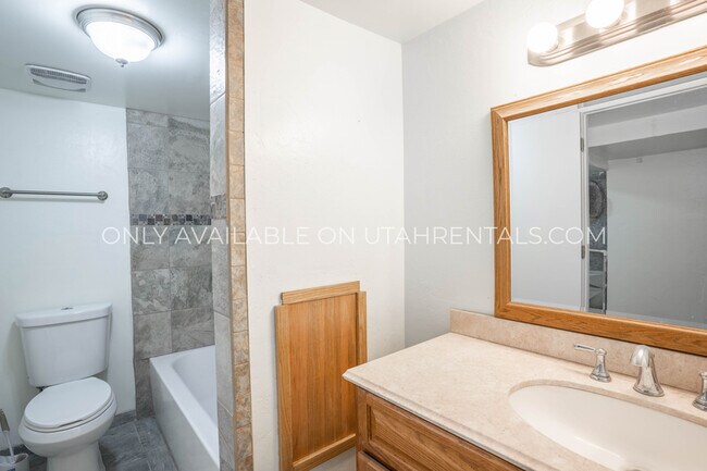 Building Photo - 347 S 500 W