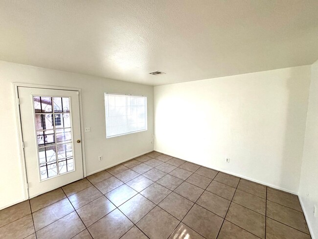 Building Photo - Townhome featuring stylish layout in gated...