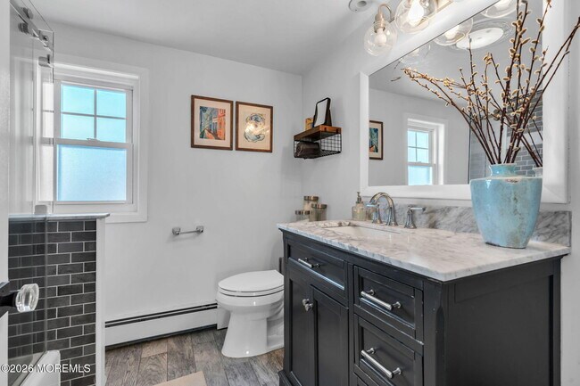 Building Photo - 115 10th Ave