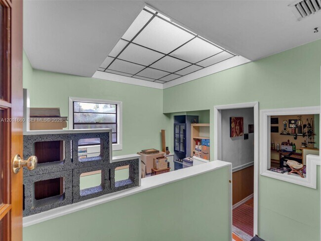 Building Photo - 520 NW 32nd Pl
