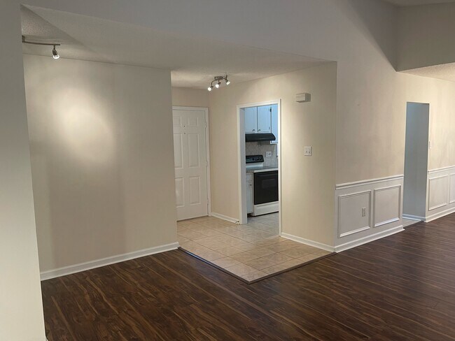 Building Photo - 2304 Oldenburg Dr