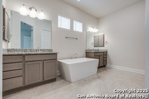 Building Photo - 1114 Aidenbaum
