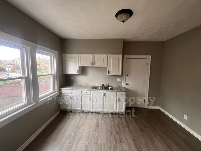 Building Photo - 3402 E 145th St