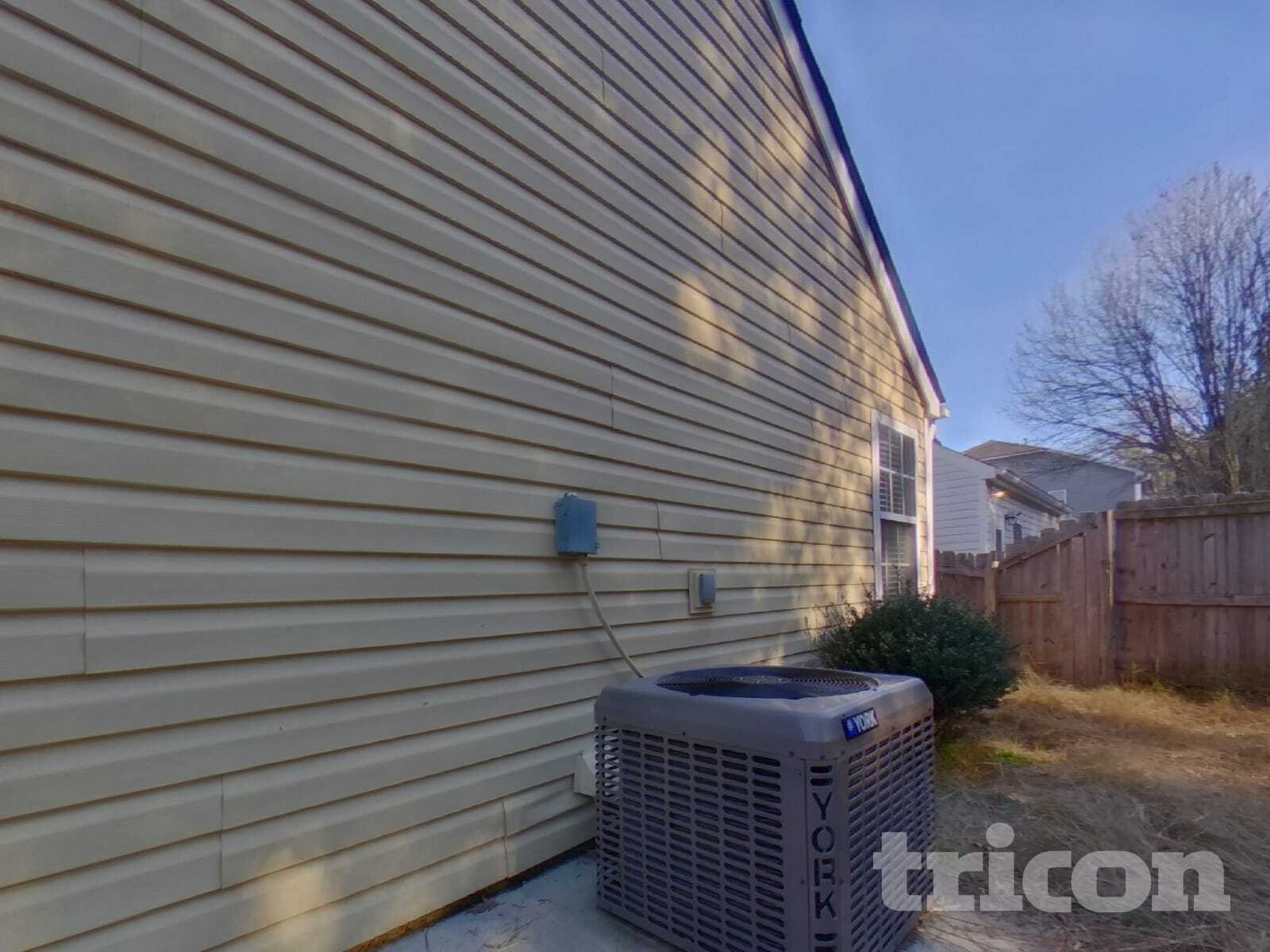 Building Photo - 225 Silver Fox Trail