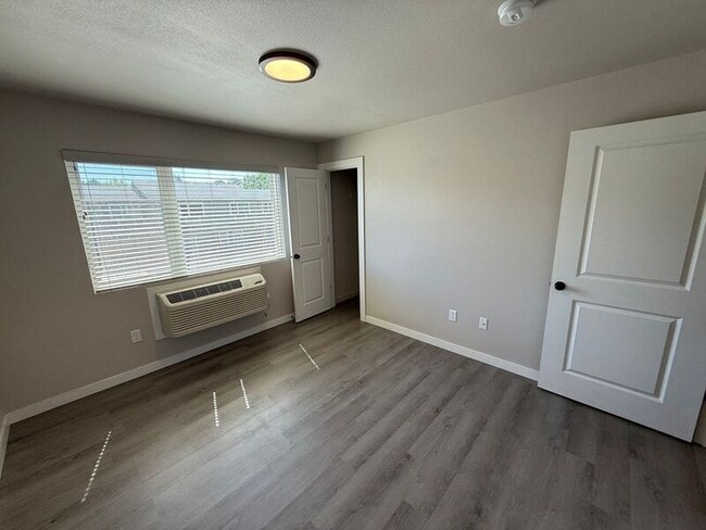 Building Photo - 2901 Waverly Dr SE