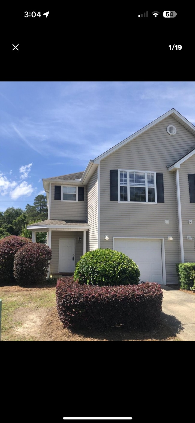 Building Photo - 121 Farrah Ave