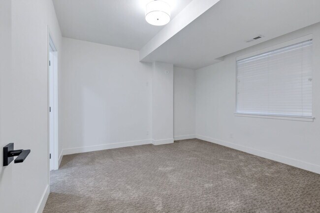 Building Photo - 2567 S Acoma St