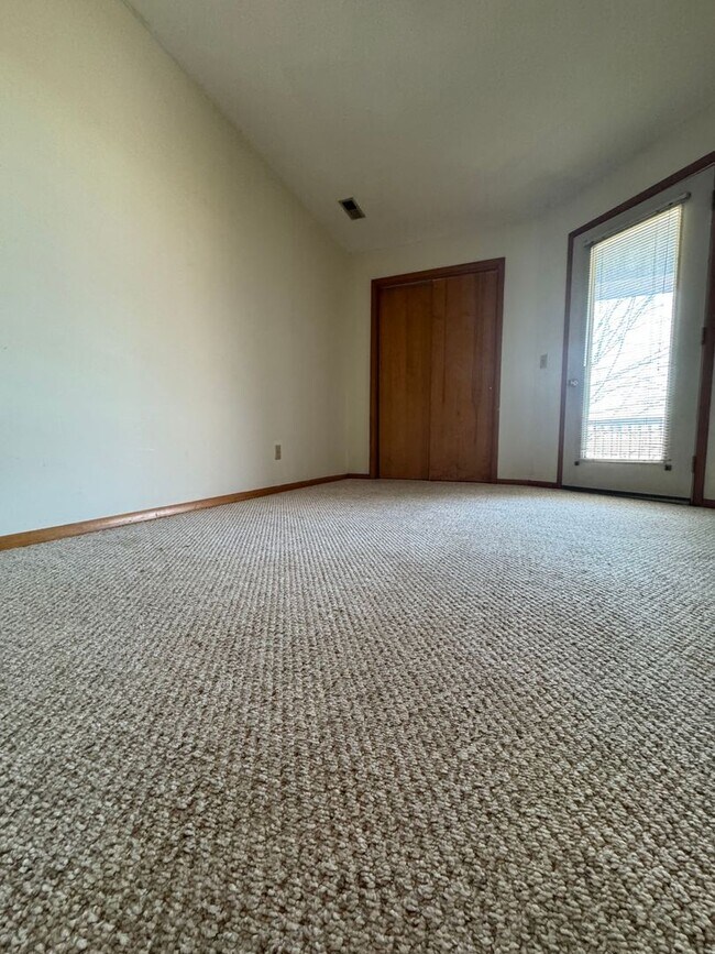 Building Photo - Available August 2025 and rents for $1,600...