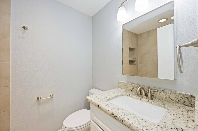 Building Photo - 2822 Briarhurst Dr