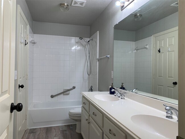 Building Photo - 1313 Limestone Creek Dr