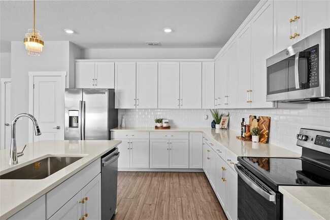 Building Photo - 5834 S MacDill Ave