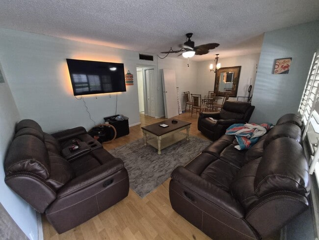 Building Photo - 100 Royal Palm Way