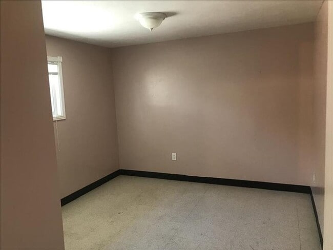 Building Photo - 840 Garfield St