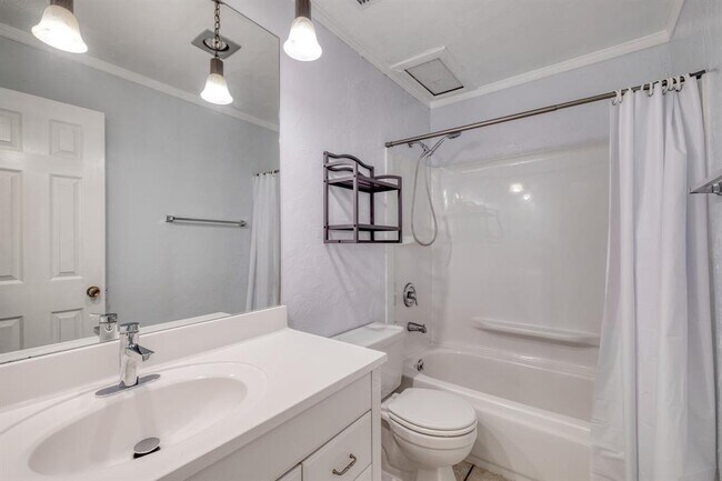 Building Photo - 8210 Bent Tree Rd