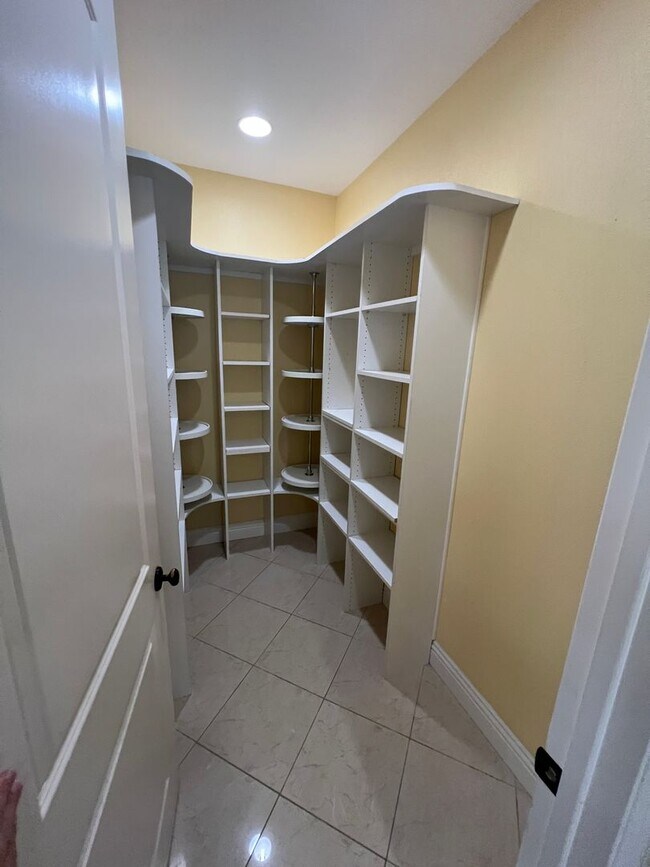 Building Photo - Extremely rare Fair Oaks Ranch executive r...