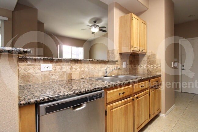Building Photo - 2929 W Yorkshire Dr