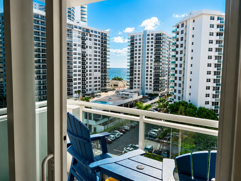 Building Photo - 3000 S Ocean Dr