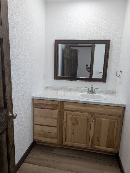 Building Photo - 320 S Toutle Rd