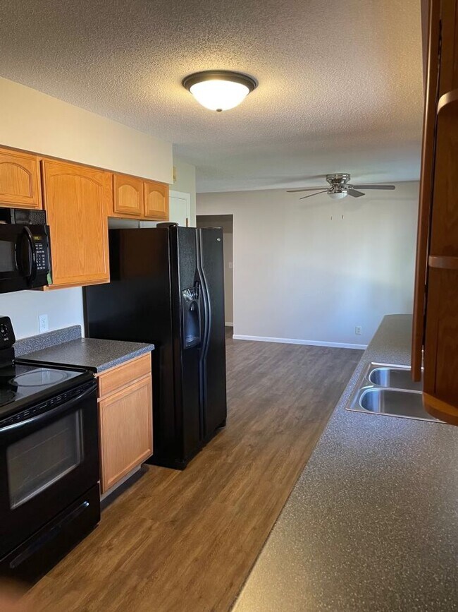 Building Photo - 16 N 4th St