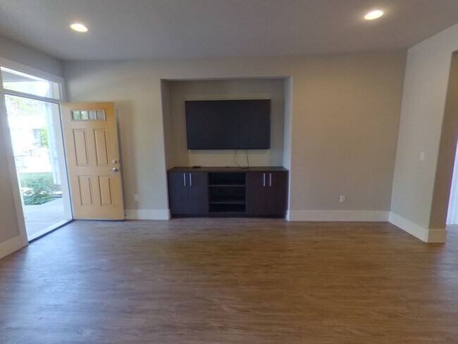 Building Photo - 325 NW 21st St