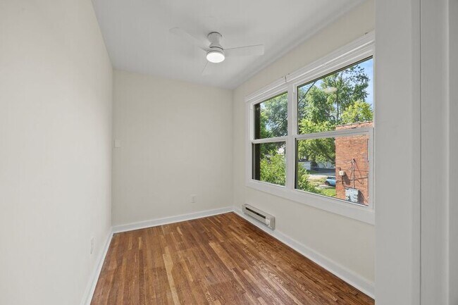 Building Photo - 1383 Eastview Ave