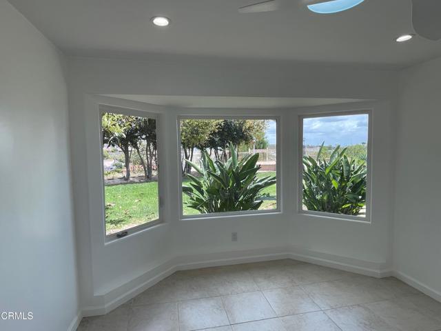 Building Photo - 1148 Colina Vista