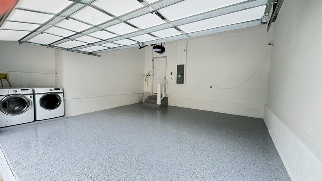 Building Photo - 1040 Nash Dr
