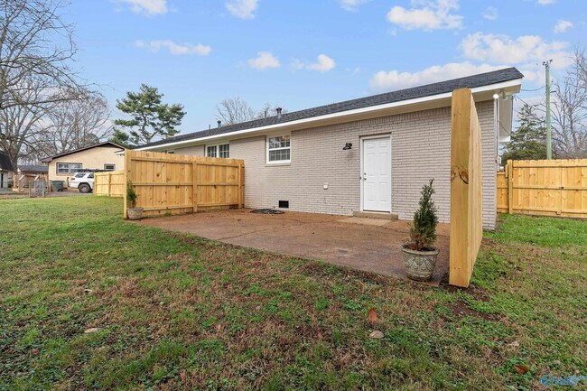 Building Photo - 1723 Laverne Dr NW