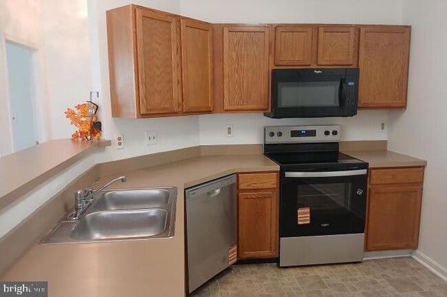 Building Photo - 7201 Bogley Rd