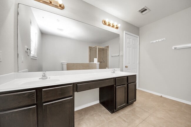 Building Photo - 21823 Wildcroft Dr