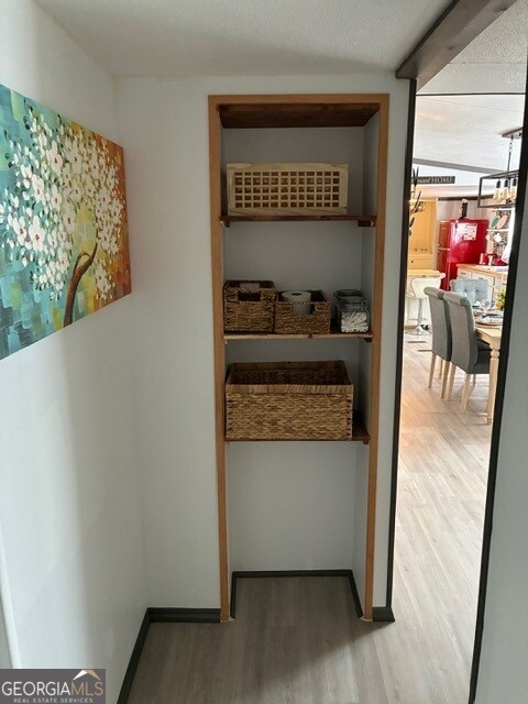 Building Photo - 215 Lynn Dr