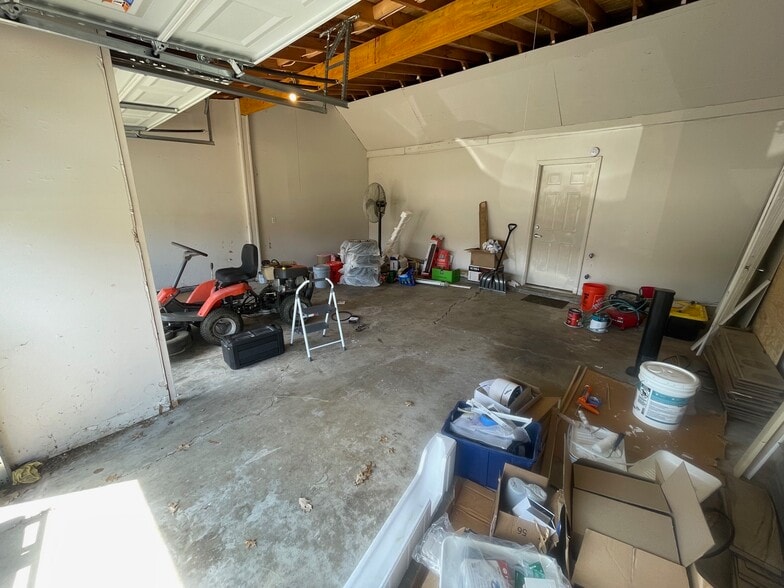 Building Photo - 2902 Forest Ln
