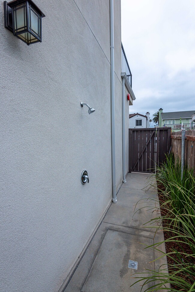 Building Photo - 152 Elder Ave