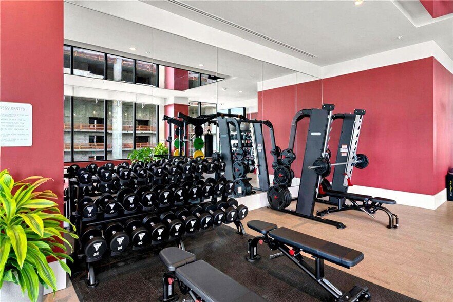 Building Photo - 11 NE 6th St