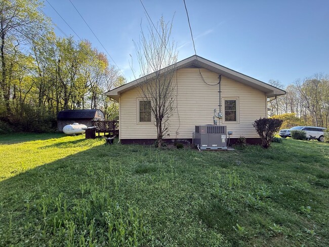 Building Photo - 2-3 Bedroom house with 2 bathrooms and garage