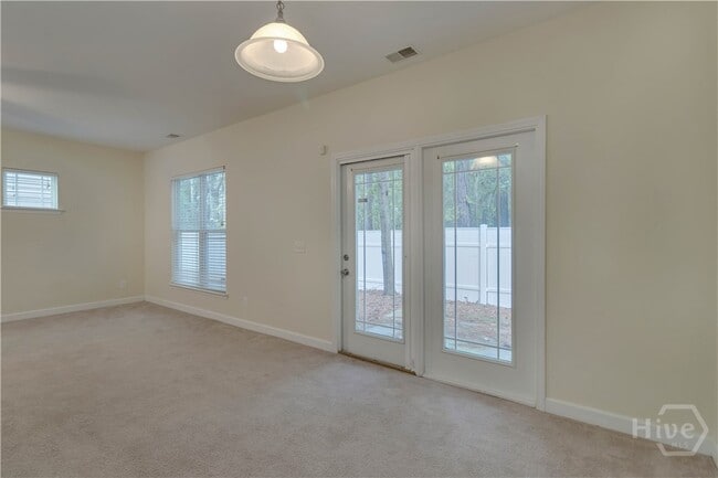 Building Photo - 650 Summer Hill Way