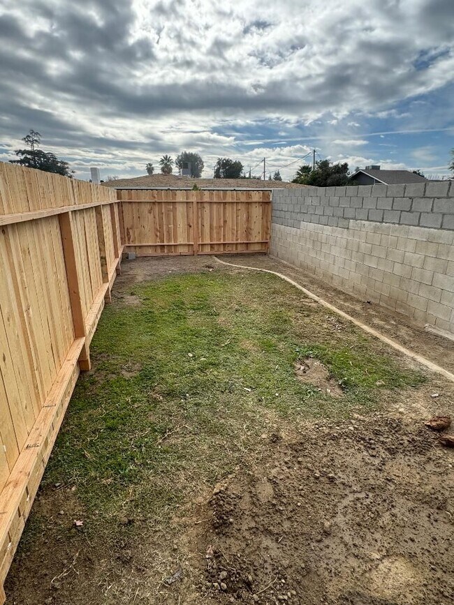 Building Photo - Cute Little Home For You