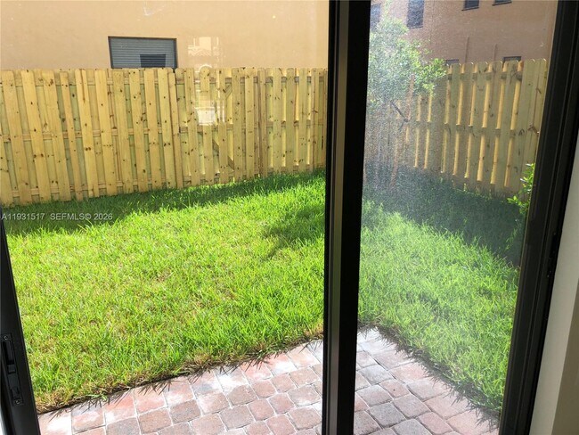 Building Photo - 105 SE 33rd Terrace