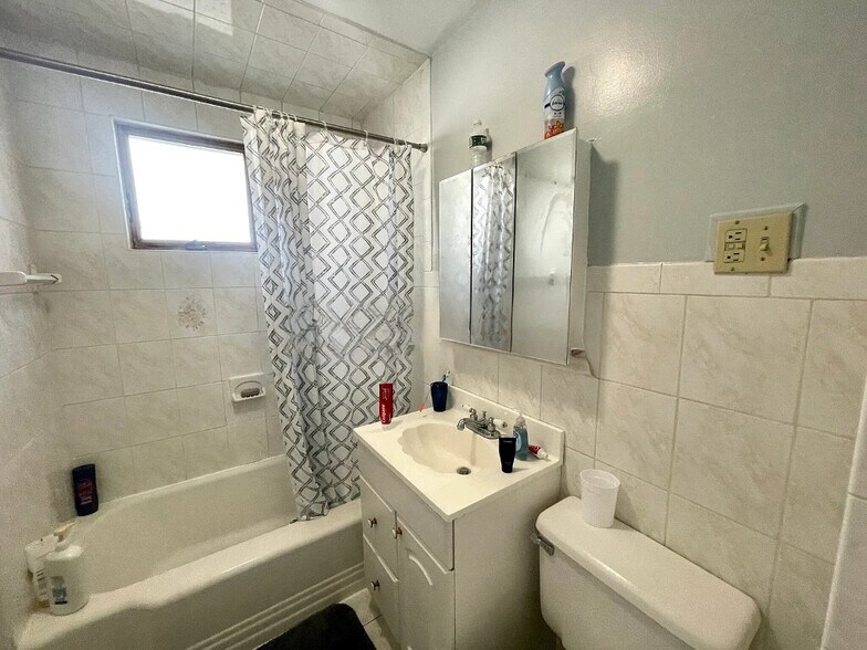 Building Photo - 38 George St