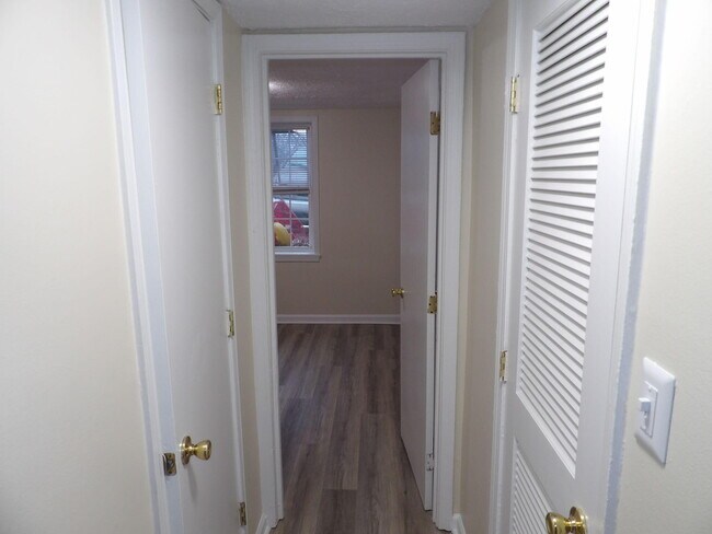 Building Photo - 307 Henry St