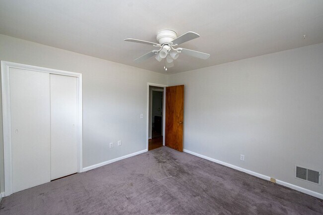 Building Photo - 3627 Edgebrook Dr