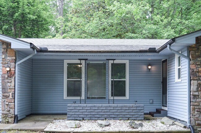 Building Photo - West Gate Area Home | Home | Unfurnished
