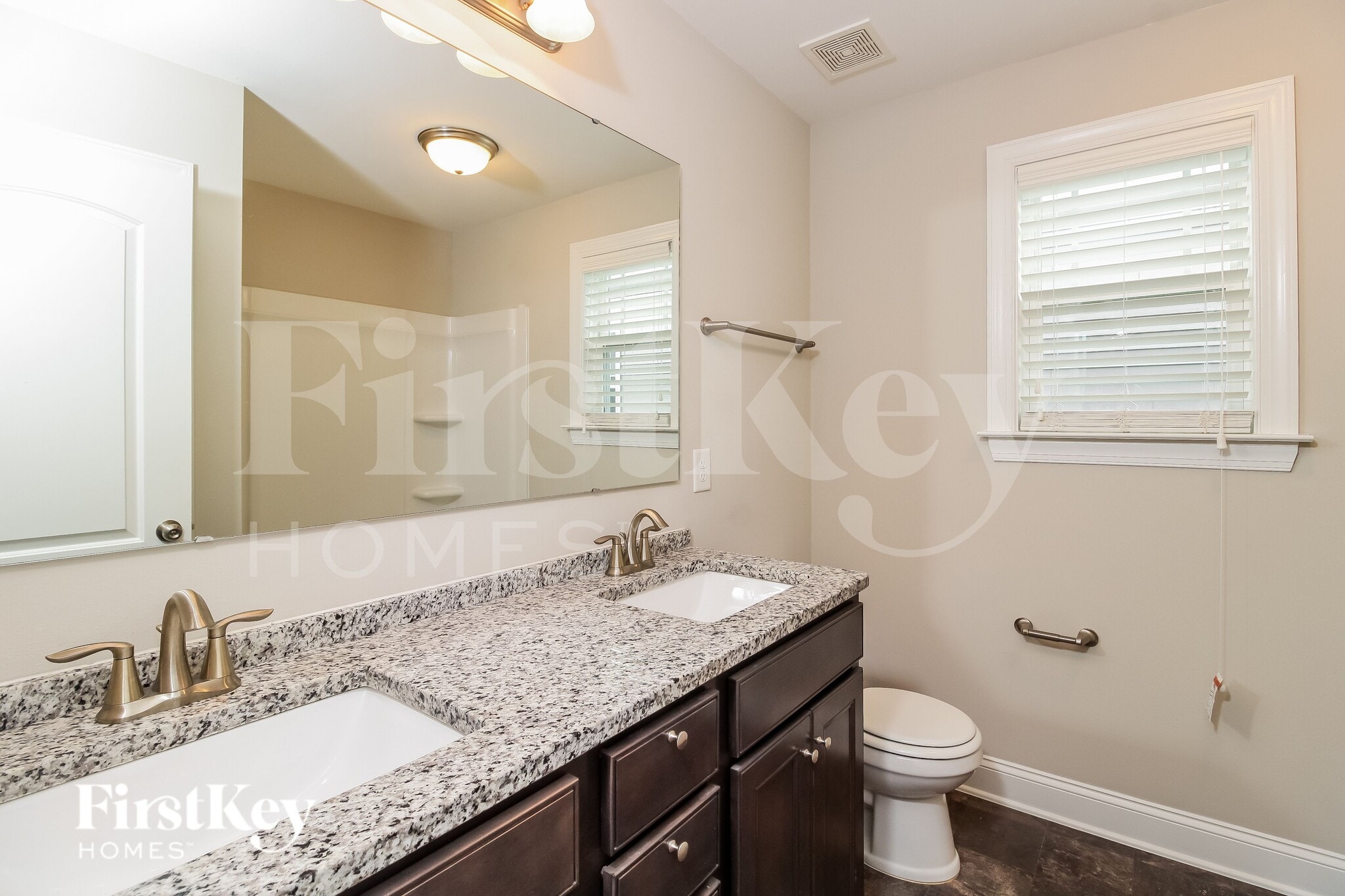 Building Photo - 2207 Talon Dr