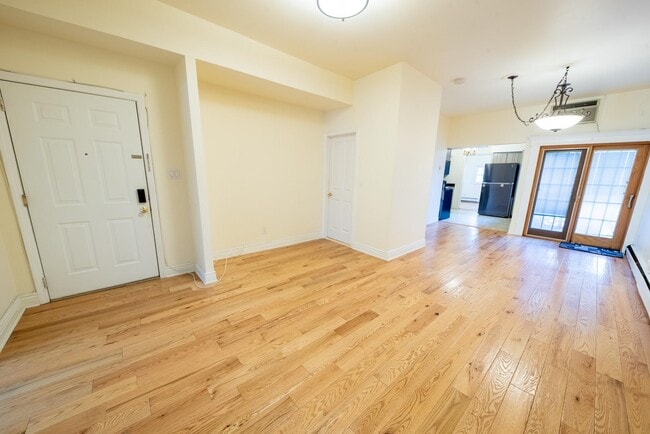 Building Photo - 32 46th St