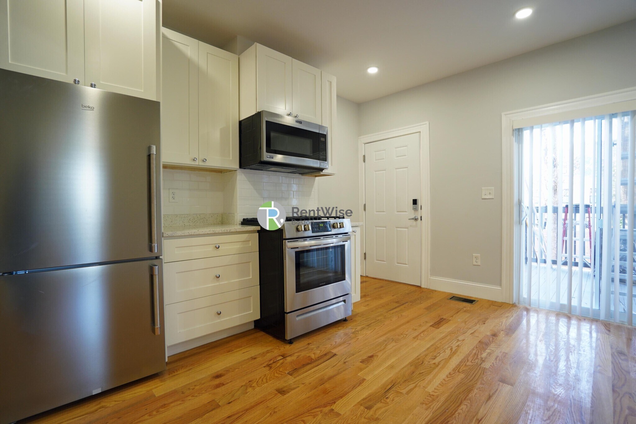 Building Photo - 374 Oxford St