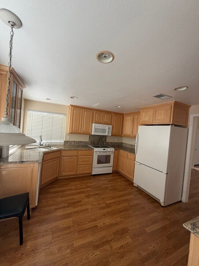 Building Photo - 2377 Sommerset Dr