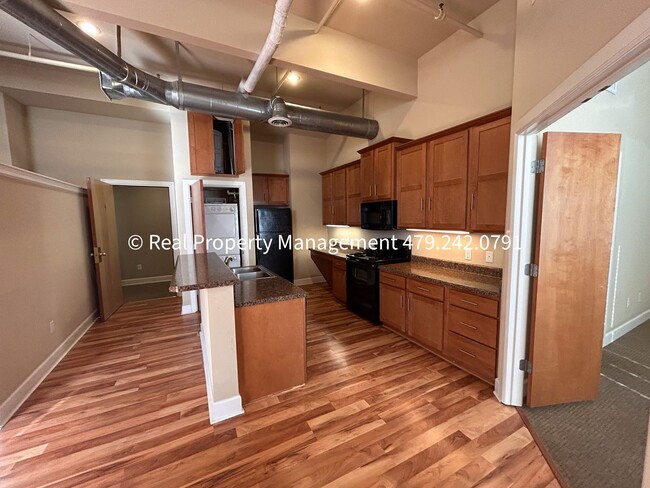 Building Photo - Downtown Apartment at the Ivory Lofts! REA...