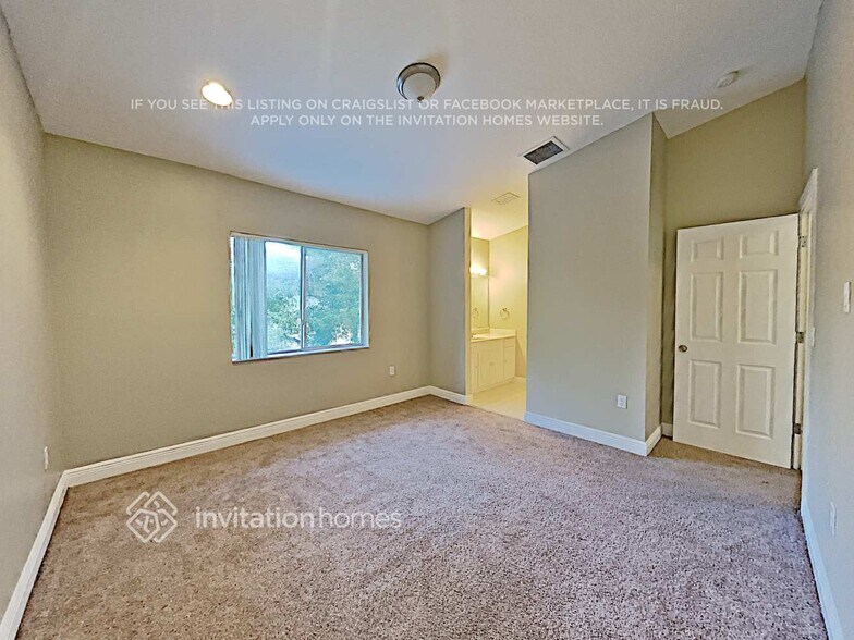 Building Photo - 4942 SW 66th Terrace