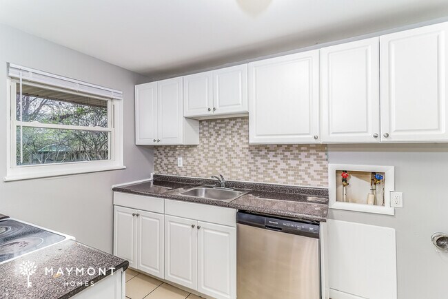 Building Photo - Great Springdale Home