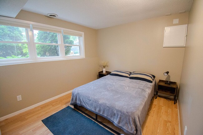 Building Photo - Beautiful Partially Furnished Home on Quiet Cul-de-Sac